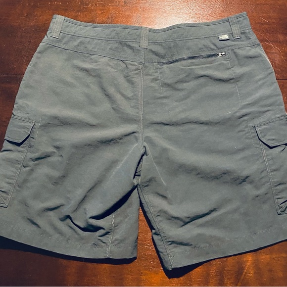 The North Face Mens Shorts Gray Zipper Pockets Size 40 - Picture 6 of 9